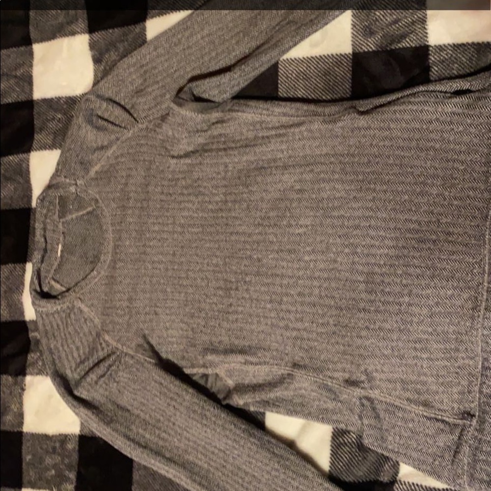 Lululemon black and grey shirt